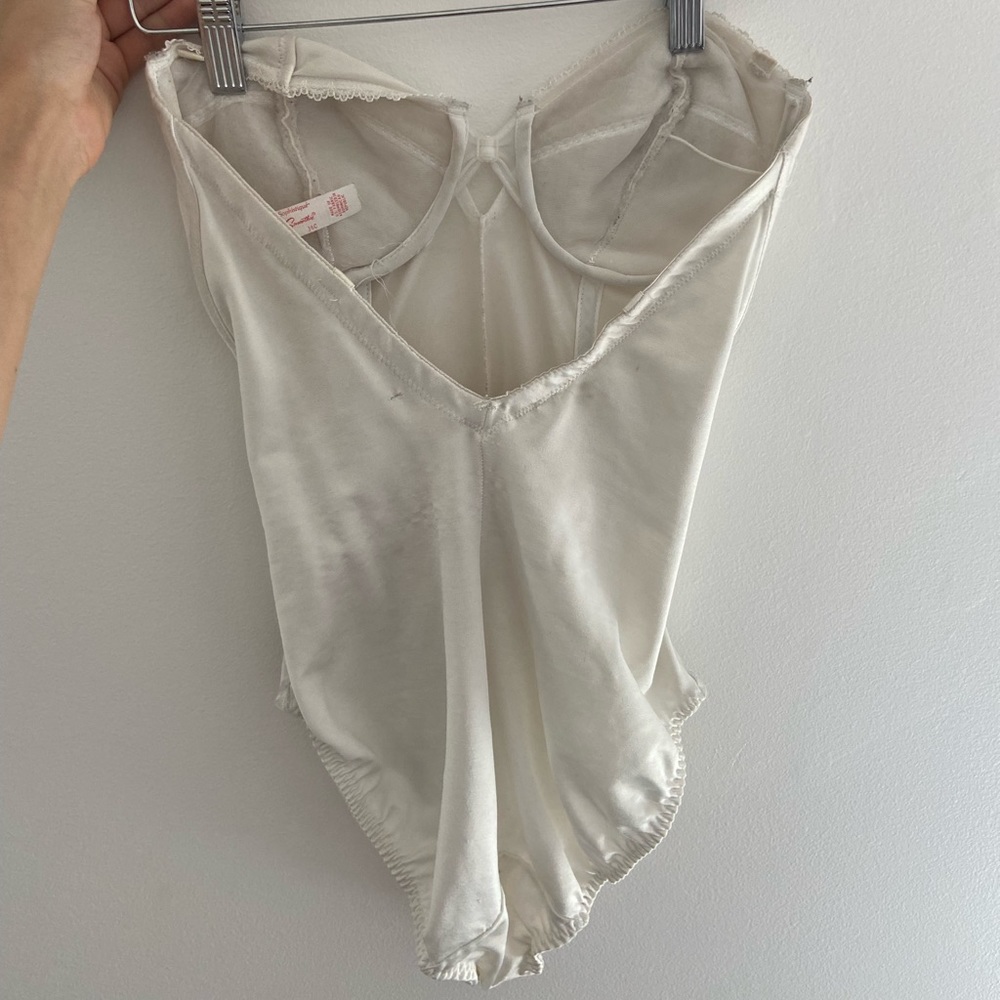 Thrifted white strapless body suit.  So cute and super flattering🤍
